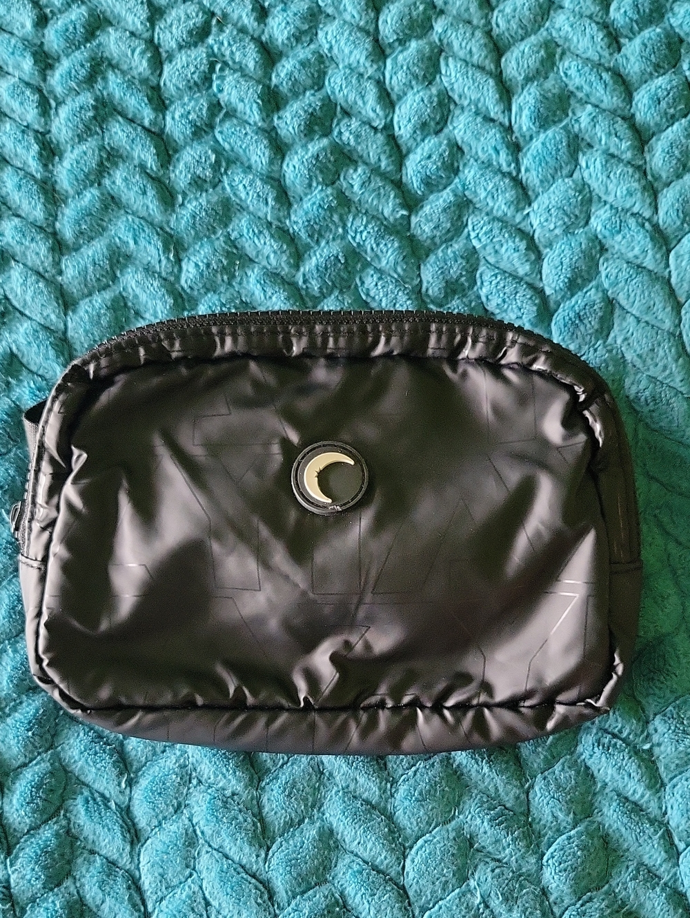 Zyia Outlined Crossbody Bag